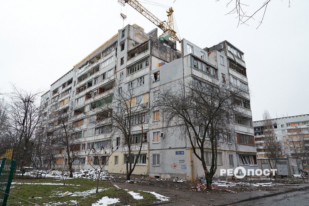 В Харькове отстроили жилую высотку, пострадавшую от обстрелов. Фото