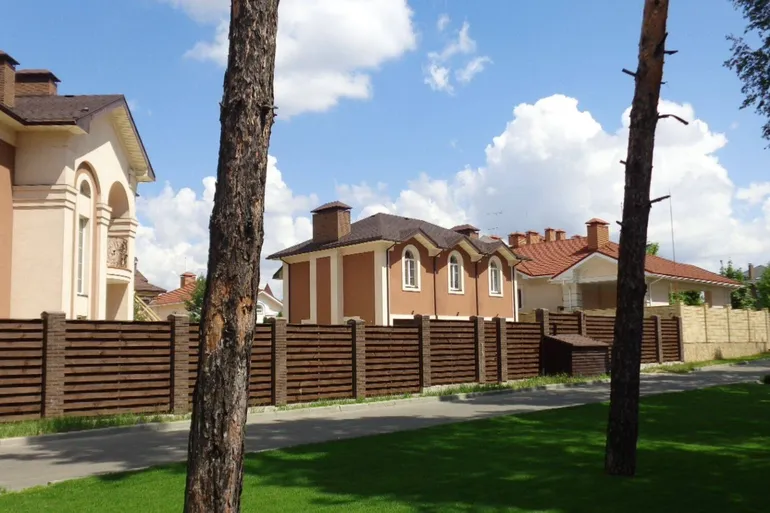 КМ Green Wood club