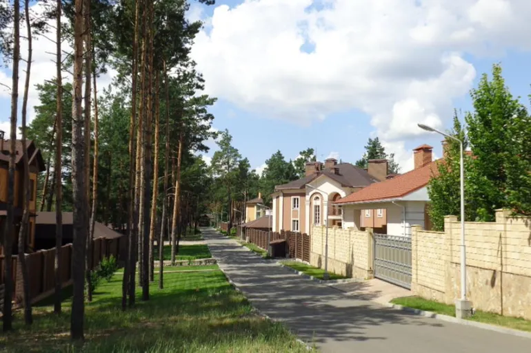 КМ Green Wood club