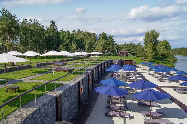 КМ Riviera Village