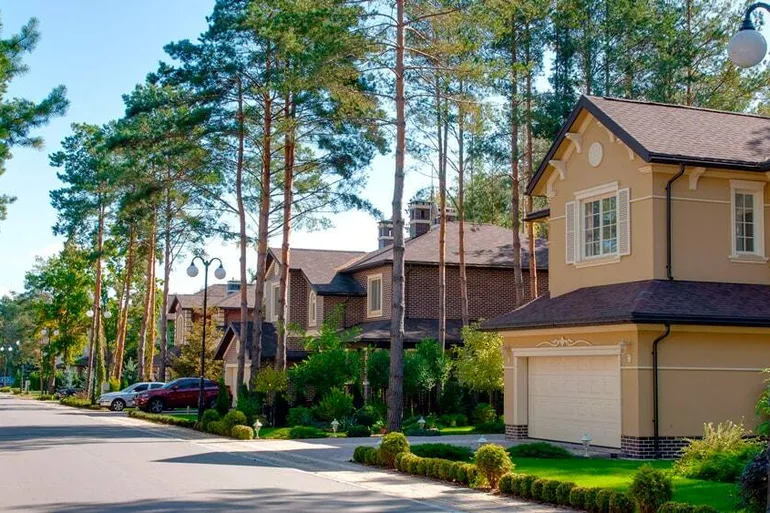 КМ Riviera Village