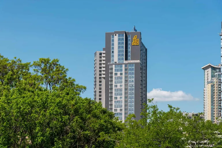 Пэрис Хилтонмен қысқаша порно фильм Шапалақпен жыныстық қатынас