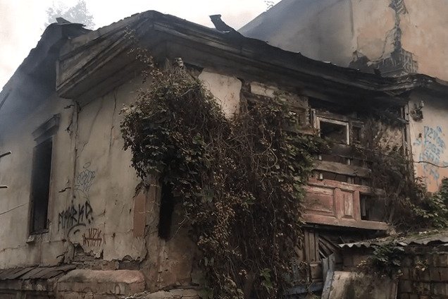 Фотосессия в платье. Подол платья. Задрала платье. Юбка развивается. Подол платья.