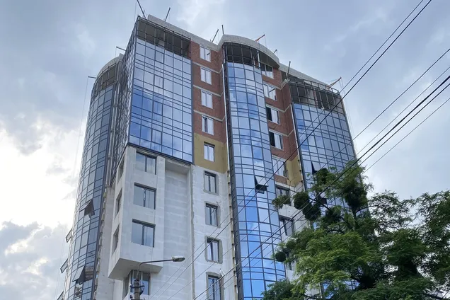 Скандал навколо "будинку Білозір": забудовник вирішив забарикадуватися