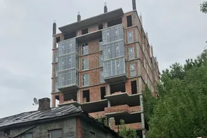 Ще один будинок з антресолями: суд в Києві визнав дев'ятиповерхівку будівлею у чотири поверхи