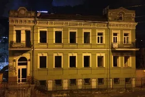 Старовинну будівлю руйнують в центрі Києва заради чергового хмарочоса
