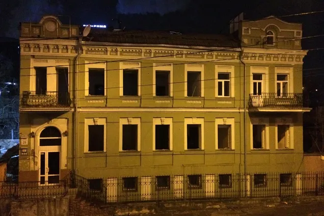 Старинное здание разрушают в центре Киева ради очередного небоскреба