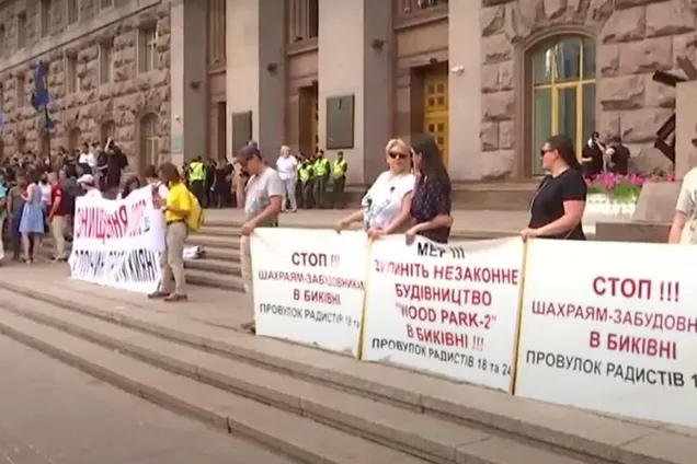 Небоскребы в частном секторе: в Киеве протестовали против застройки пригорода