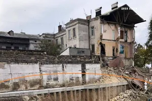В Одессе обвалился старый дом рядом с которым строится ЖК