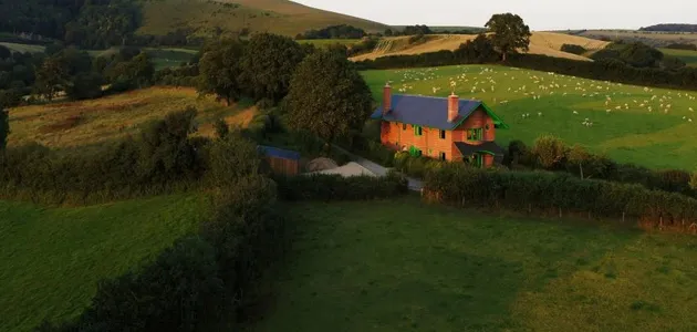 Обычный дом из красного кирпича признан лучшим в Англии. Фото