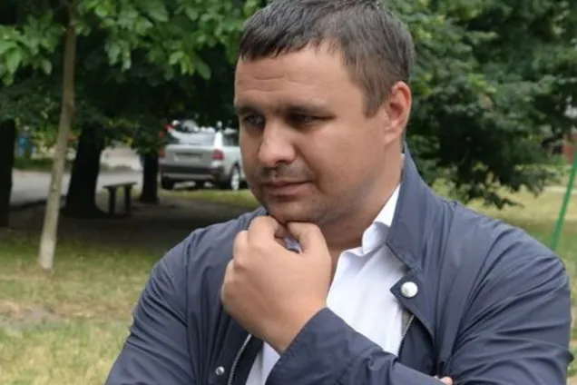 Экс-глава Укрбуда Микитась смог оформить разрешение на выезд из Украины