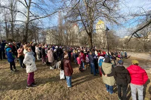 В Киеве прошел масштабный митинг против угрожающей парку застройке