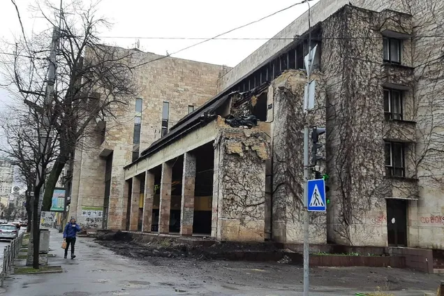 У центрі Києва знову продають скандальні "Квіти України"