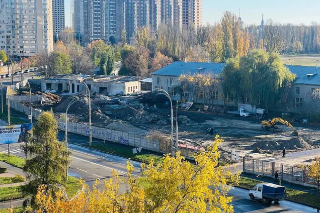 На території Київського іподрому розгорнулося підозріле будівництво
