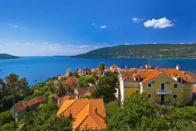 Власти Черногории дали последний шанс на легализацию незаконного жилья