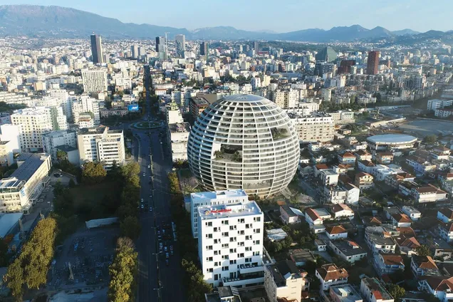 У столиці Албанії побудують арену у формі спортивного м’яча. Фото