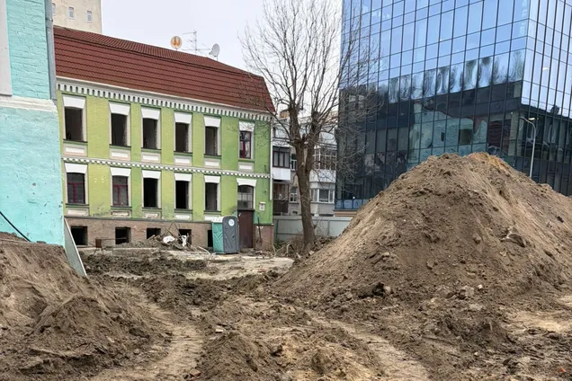 В Киеве из-за резонанса остановили строительство на месте исторического участка