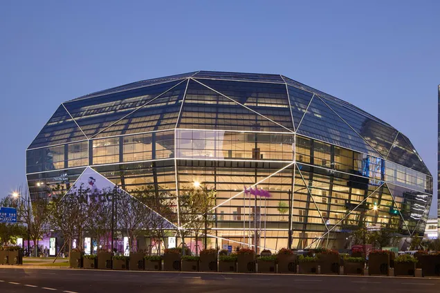 В Шанхае открыли конгресс-центр, спроектированный с помощью AI