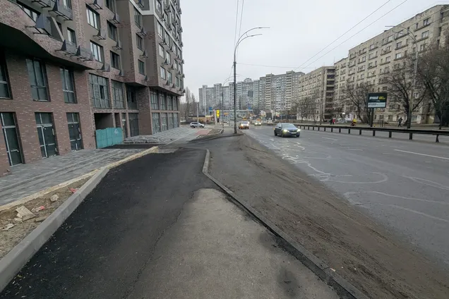 Застройщик ЖК Генезис разрушил часть тротуара