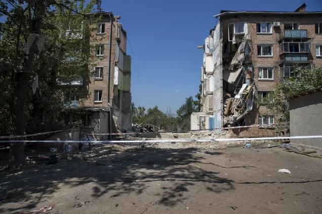 "Житлоінвестбуд-УКБ" визначив сумнівного підрядника для відбудови будинку