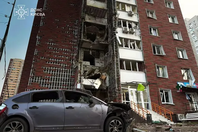 Унаслідок атаки частково зруйновано ЖК Навігатор у Києві