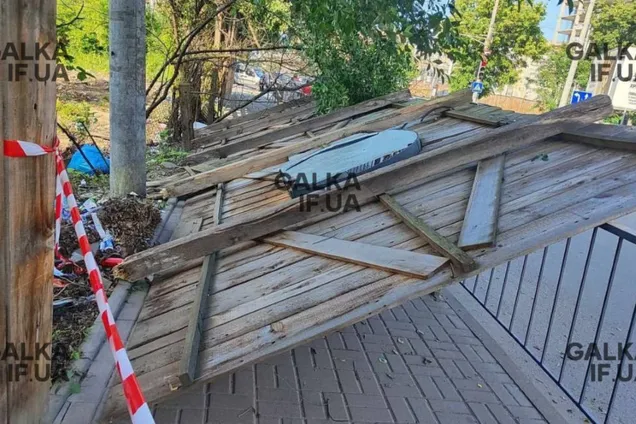 Огорожа недобудови M Group поранила чоловіка в Івано-Франківську