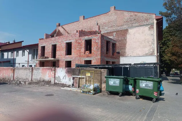 Во Львове без разрешений перестроили квартиру в двухэтажный дом