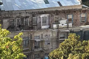 В центре Киева разрушают историческое здание, несмотря на запрет властей