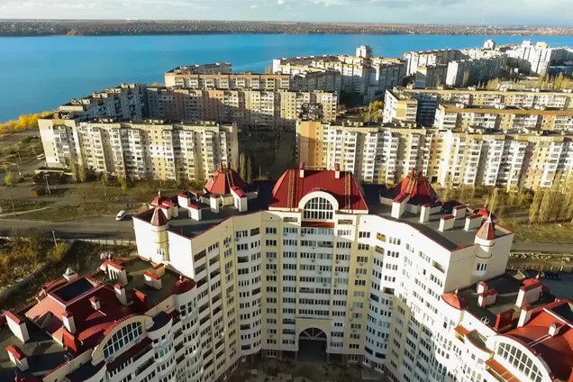 Жители ЖК в Николаеве жалуются на холод и лед в квартирах