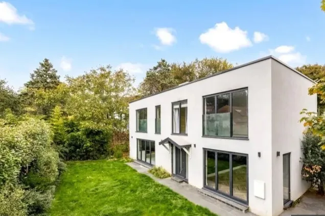 Британця зобов’язали зруйнувати віллу через порушення дозволу