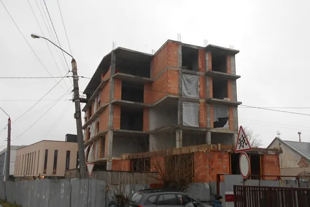 Во Львове обнаружили многоквартирный самострой с подземным паркингом