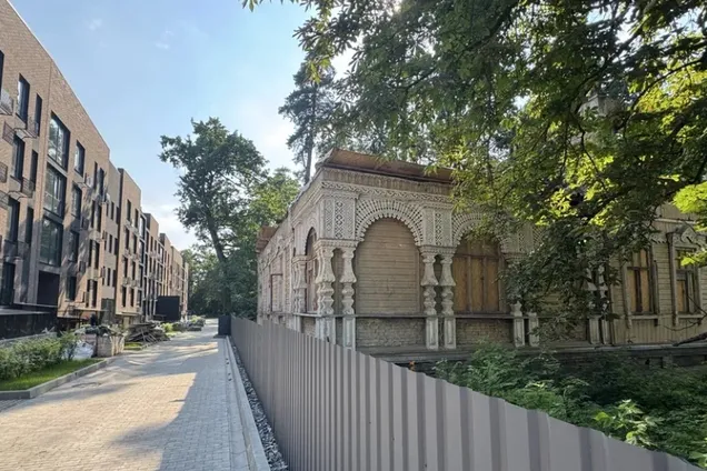 В Пуще-Водице продают историческую дачу начала ХХ века