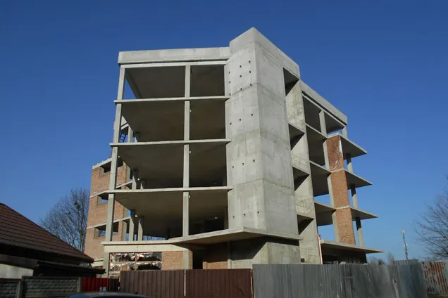 У Львові під виглядом реконструкції звели зайвий поверх