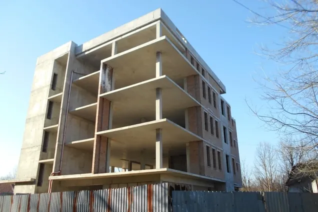 У Львові забудовника змусили прибрати незаконний п’ятий поверх