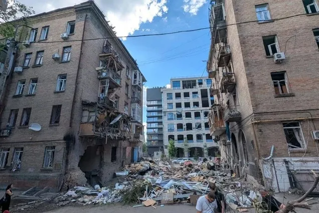 Мешканці пошкоджених будинків на Лук’янівці скаржаться на бездіяльність