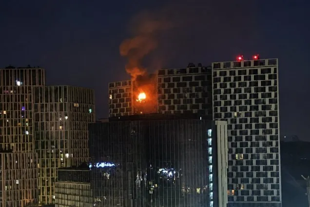 Під час масованої атаки на Київ пошкоджено низку житлових комплексів