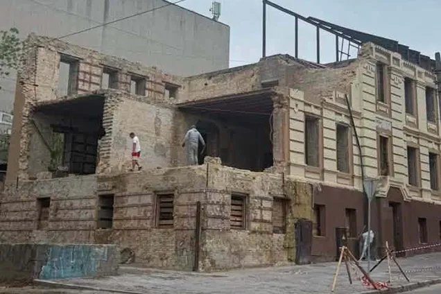 В Киеве снова начали разбирать исторический Полицейский участок